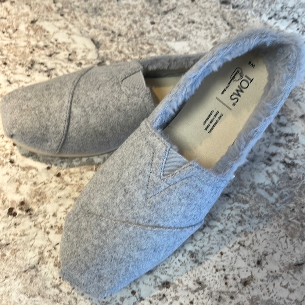 TOMS Alpargata Felted Faux Fur Lined Slip on Shoe. Women’s 8.